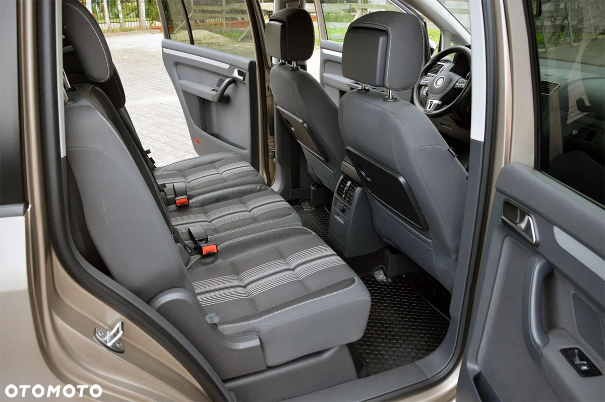 Volkswagen Touran 2.0 TDI DPF DSG MATCH - 12