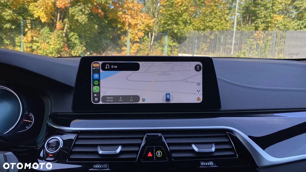 BMW Seria 5 M550i xDrive sport - 12