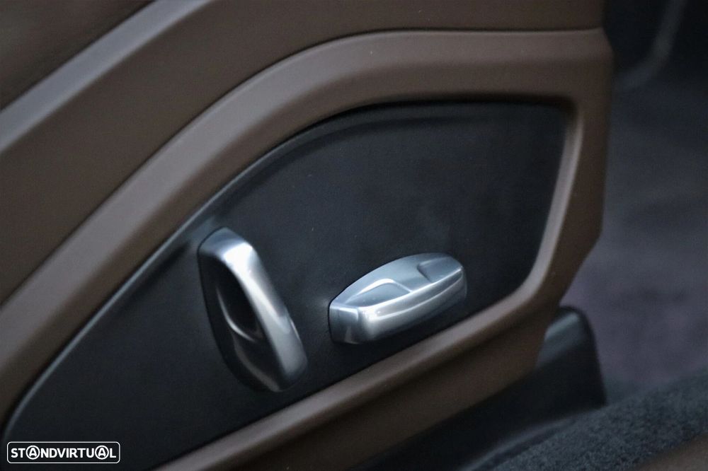 Porsche Panamera 4 E-Hybrid - 18