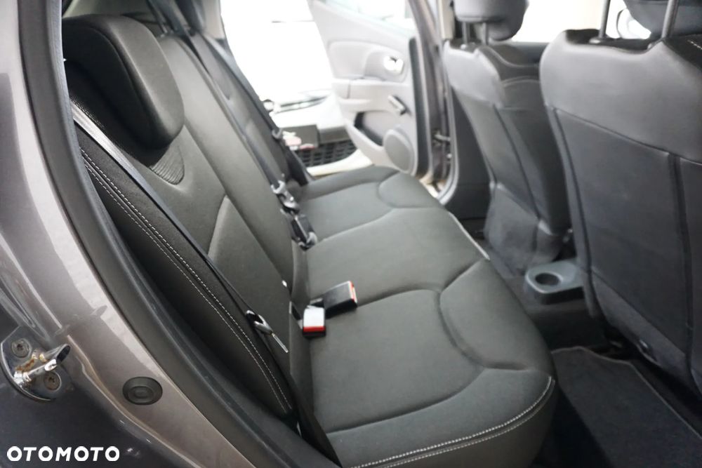 Renault Clio 1.2 16V 75 Expression - 25