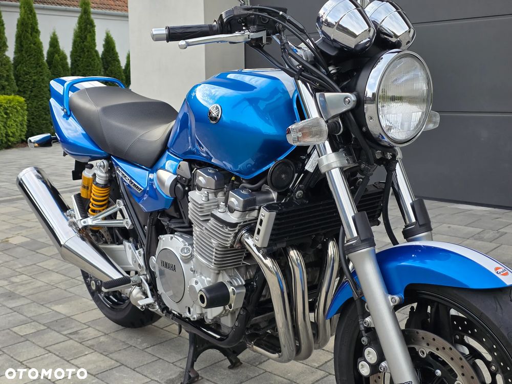Yamaha XJR - 22