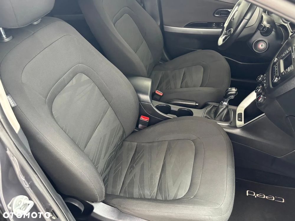 Kia Ceed 1.6 GDI Fifa World Cup Edition - 26