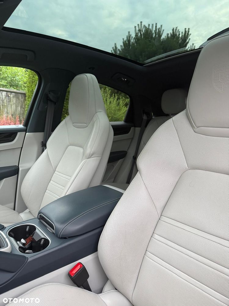 Porsche Cayenne Coupe E-Hybrid Platinum Edition - 18