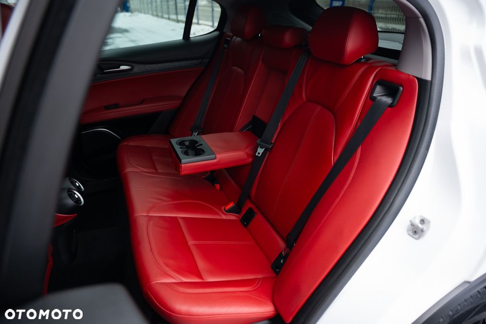 Alfa Romeo Stelvio 2.0 Turbo 16V AT8-Q4 Executive - 35