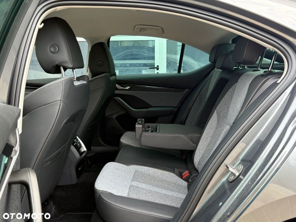 Skoda Octavia 1.5 TSI mHEV Selection DSG - 15