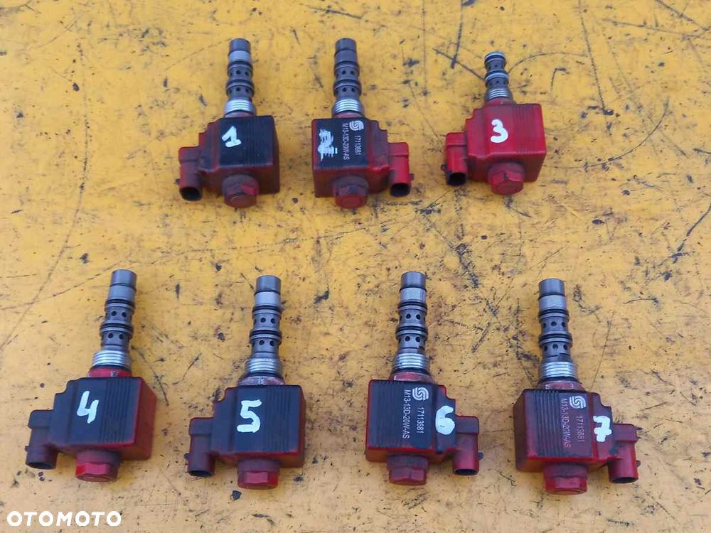 Blok zaworowy Powershift rozdzielacz cewka McCormick XTX200 - 6