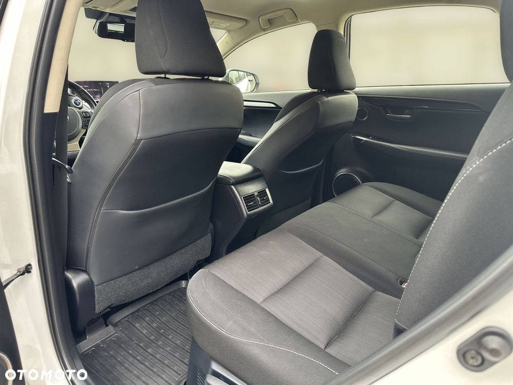 Lexus NX 300h Business Edition AWD - 16