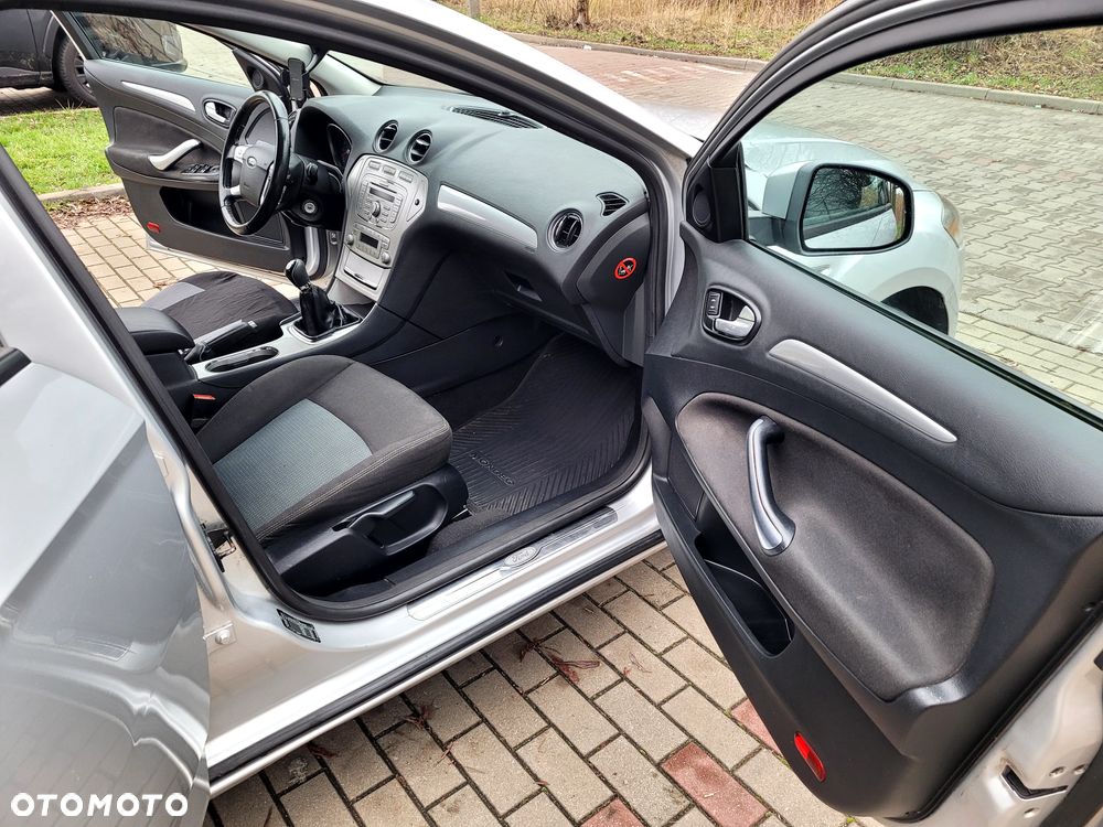 Ford Mondeo 2.0 Gold X - 25