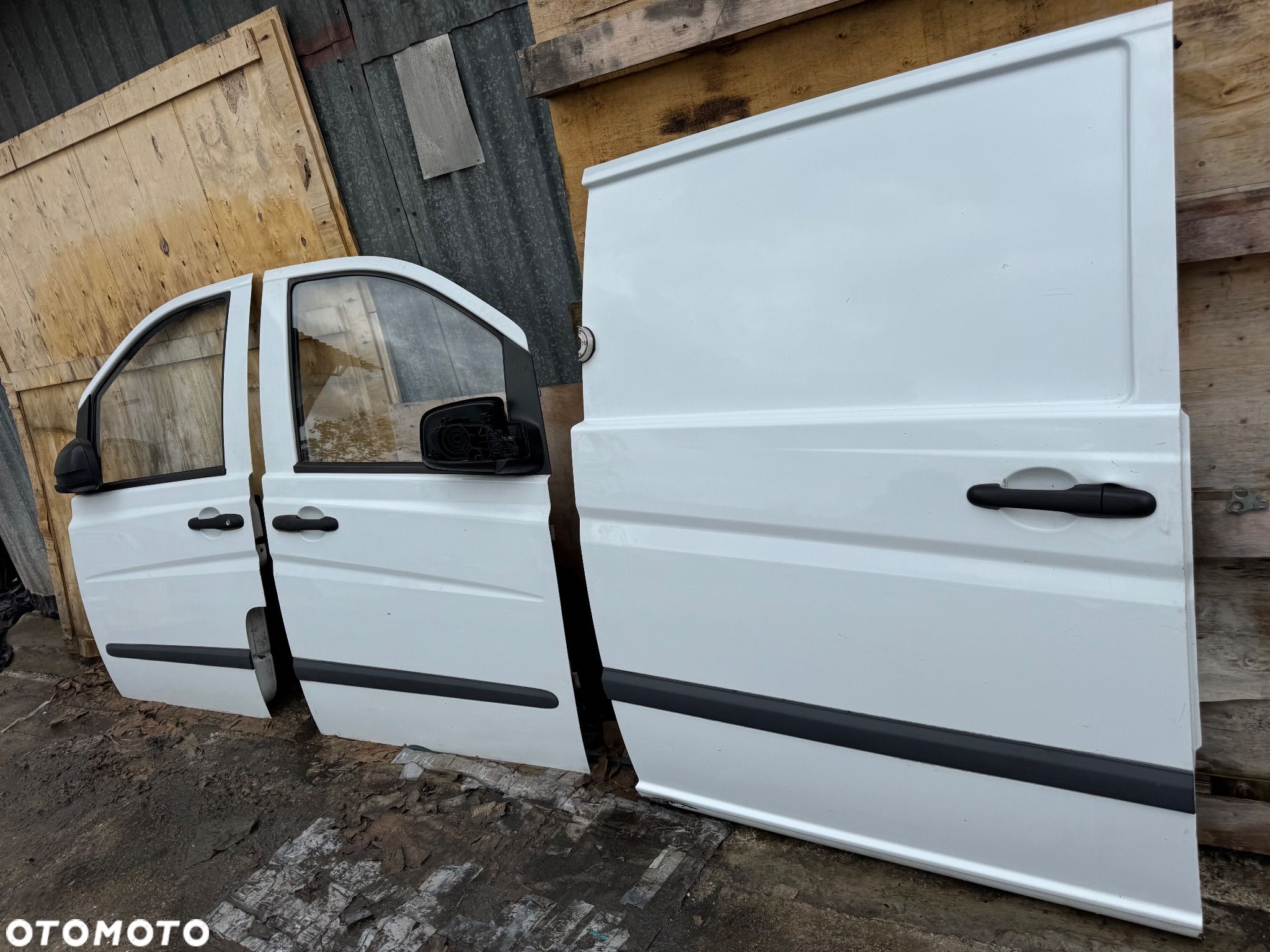 Mercedes vito 639 biały białe   Zderzak tył tylni Drzwi przednie prawe lewe ładne bez rdzy -500 sztuka   Drzwi przesuwne kompletne 850 sztuka   Szybka wysyłka  Drzwi boczne drzwi przesuwne prawe lewe - 1