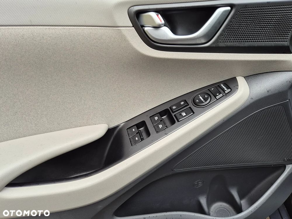 Hyundai IONIQ - 18