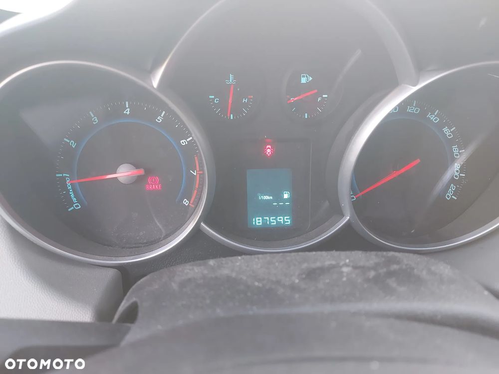 Chevrolet Cruze 1.6 LS - 10