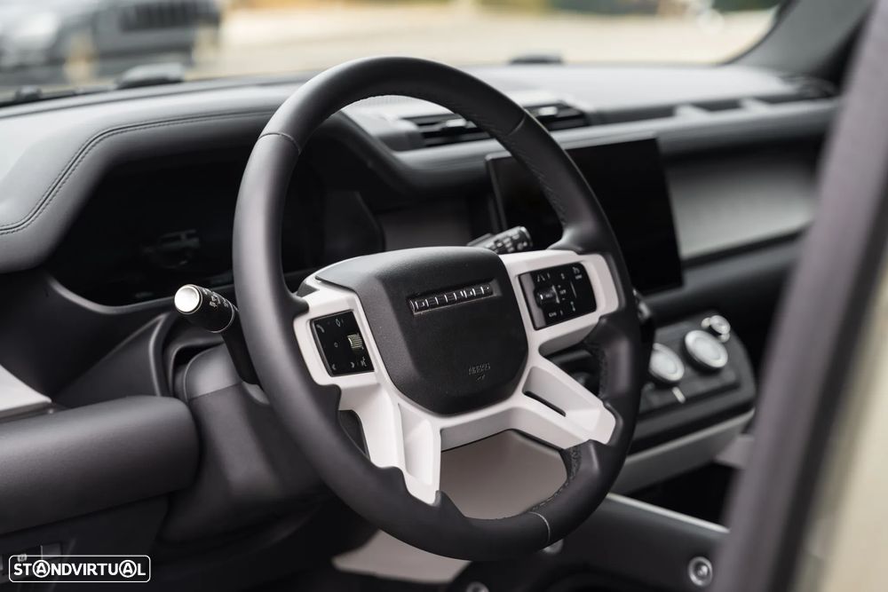 Land Rover Defender 3.0 D250 130 AWD X-Dynamic HSE - 17
