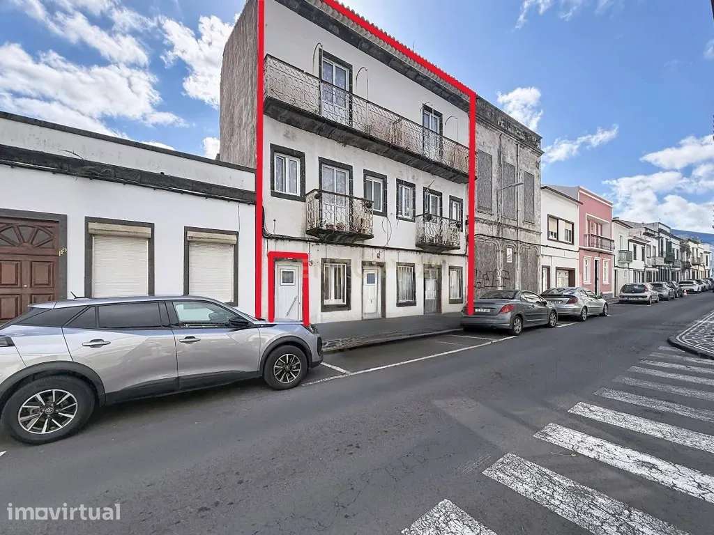 Edifício de Uso Misto em Ponta Delgada — Habitação, Comércio e Potenci - Grande imagem: 2/59
