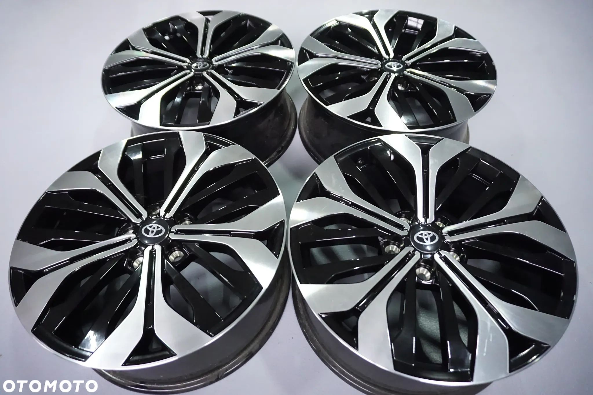 FELGI ALUMINIOWE 18 TOYOTA  CH-R AURIS AVENSIS RAV 4 COROLLA VERSO YARIS CROSS CAMRY  5X114,3 - 1