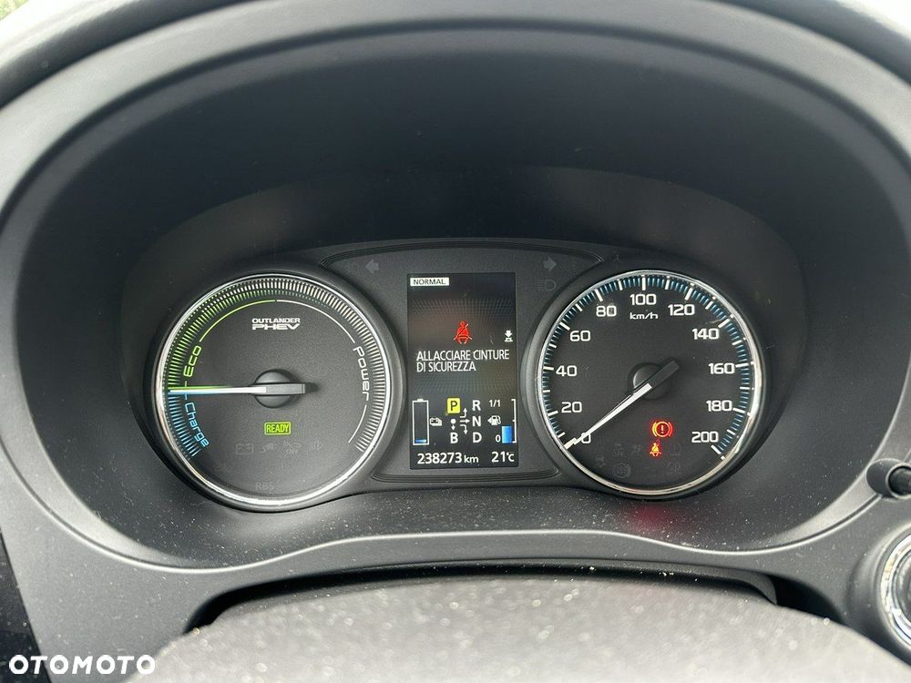 Mitsubishi Outlander - 12