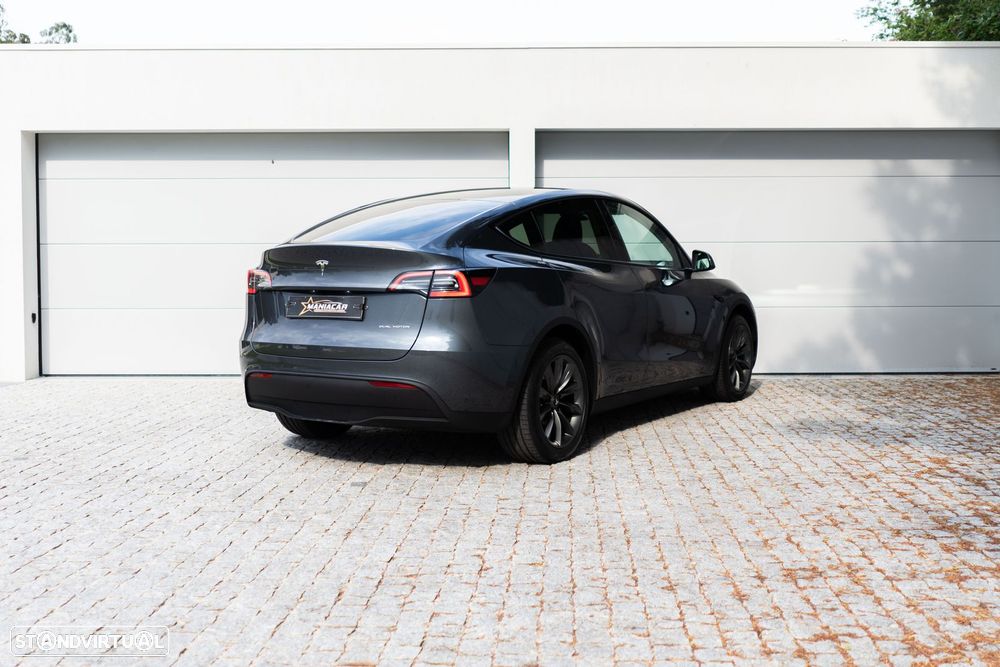 Tesla Model Y Long Range Dual Motor AWD - 6