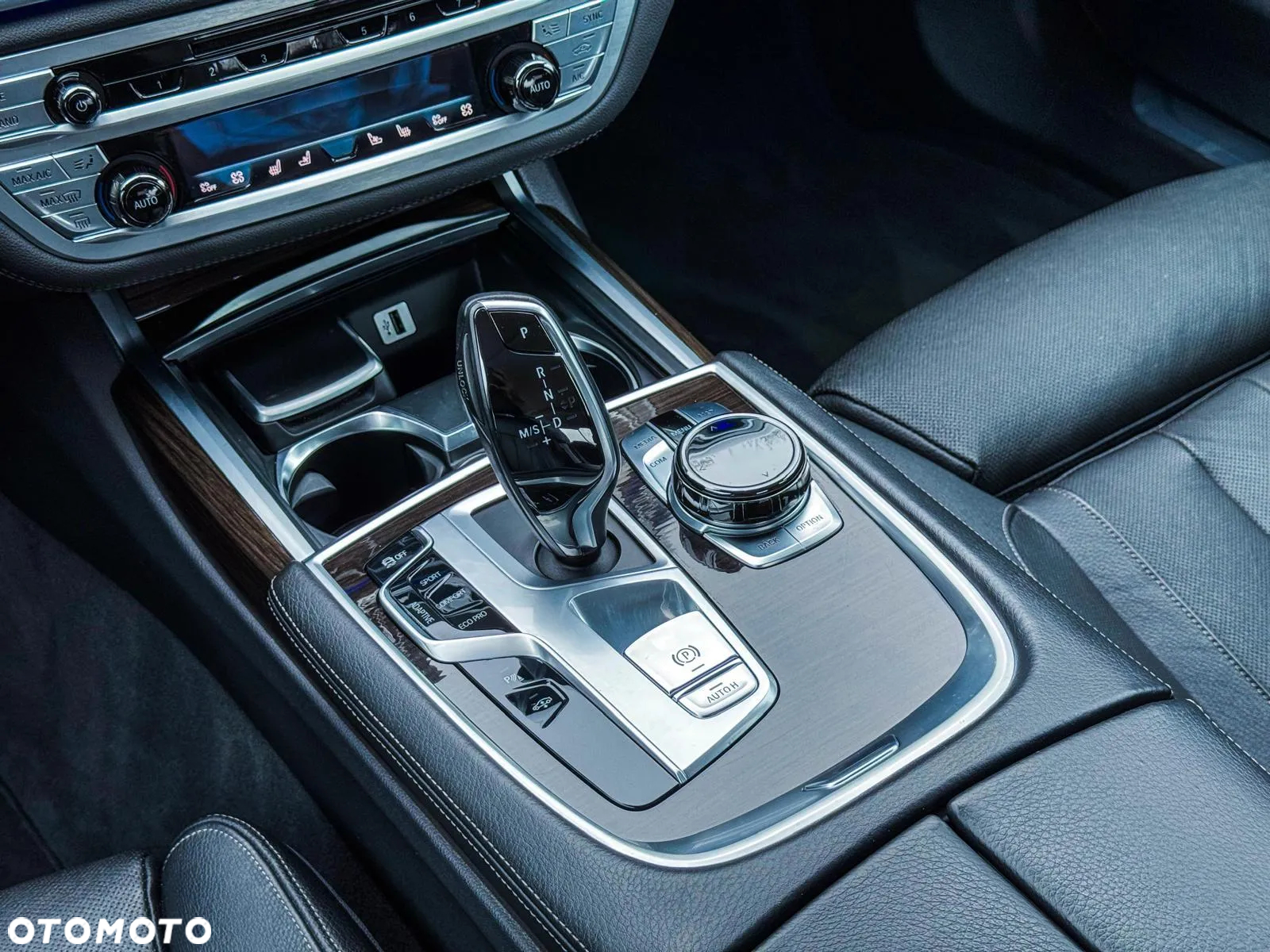 BMW Seria 7 740Li - 23