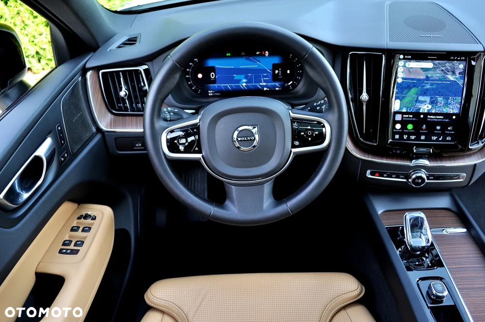 Volvo XC 60 B4 D Plus Dark - 32