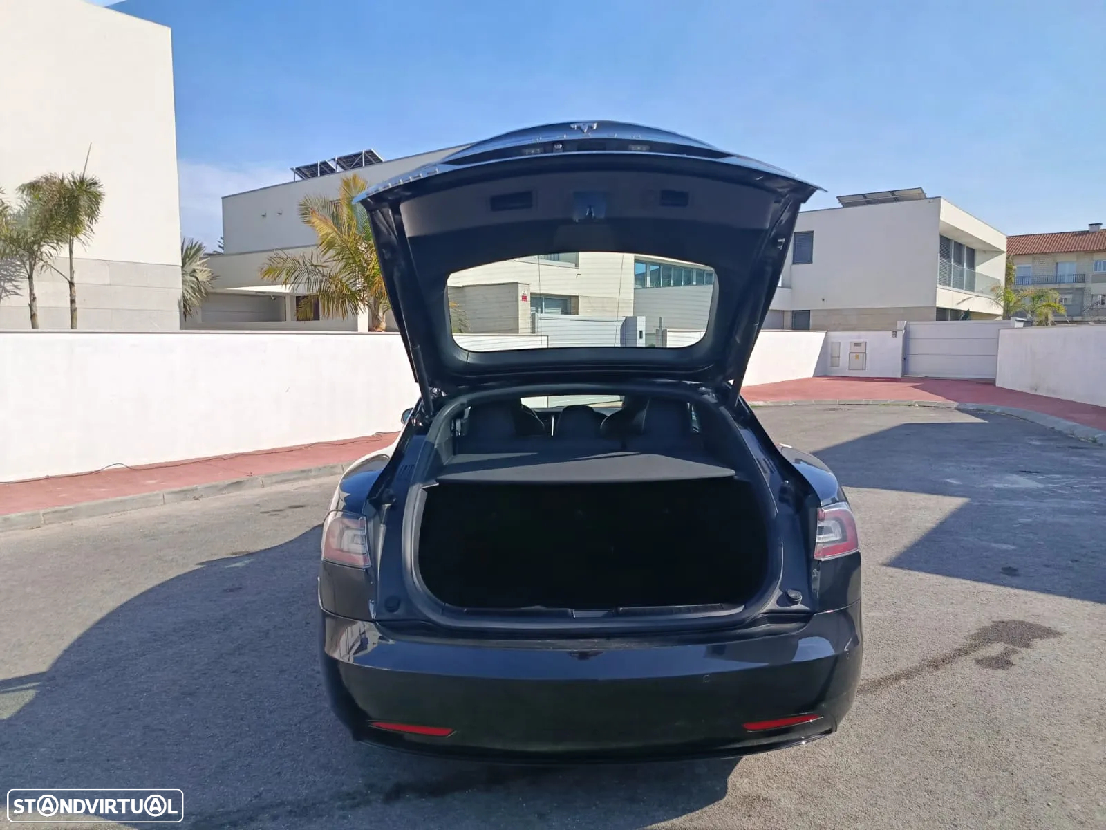 Tesla Model S - 10