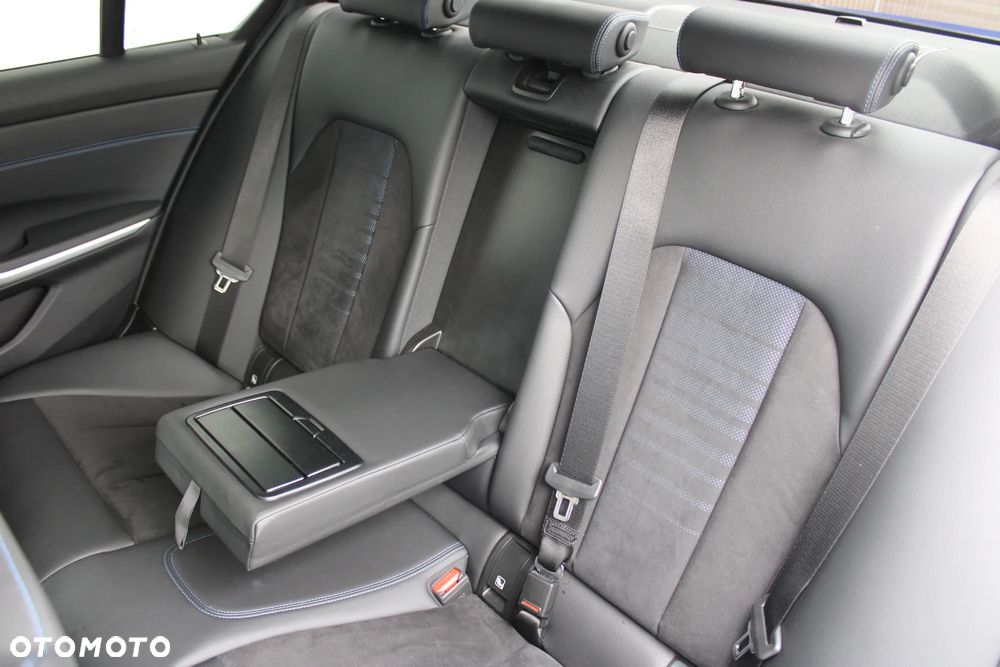 BMW Seria 3 330i xDrive M Sport sport - 23