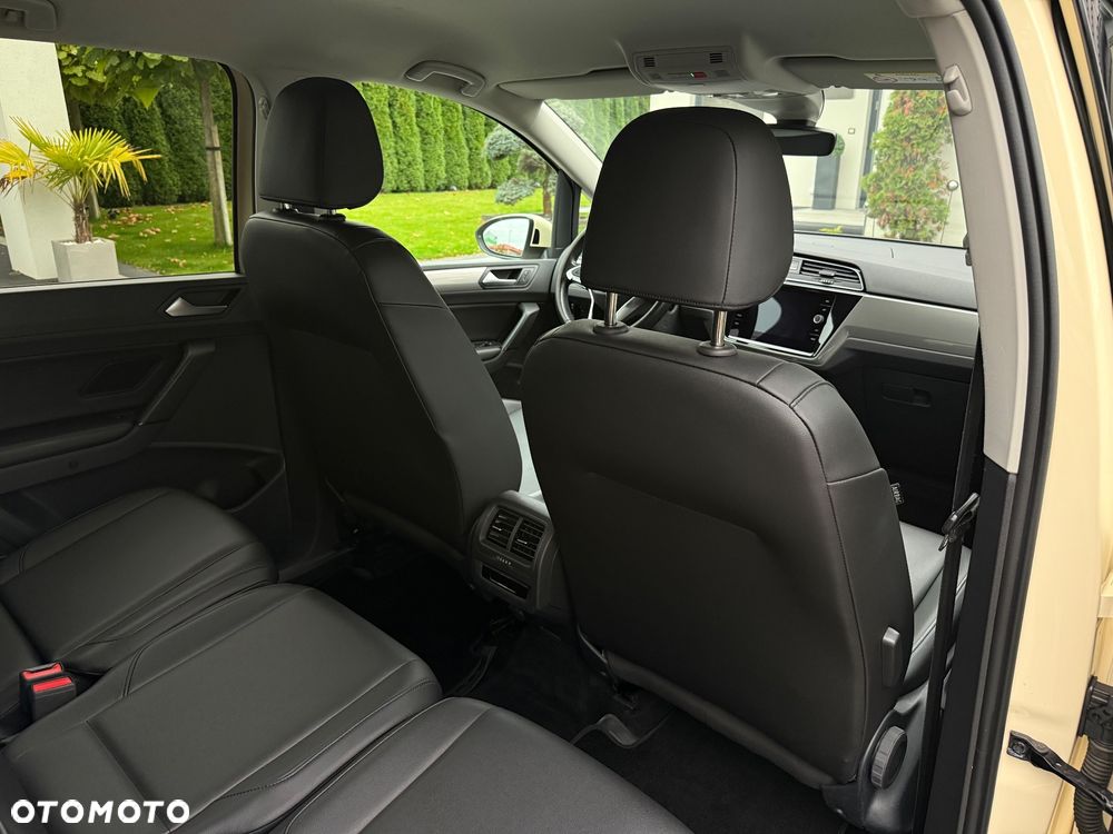 Volkswagen Touran - 33