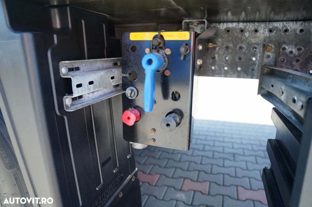 Schmitz Cargobull / REFRIGERAT / CU CÂRLIG / THERMO KING SLXI 400 / TRANSPALET / AXĂ DE RIDICARE / - 20
