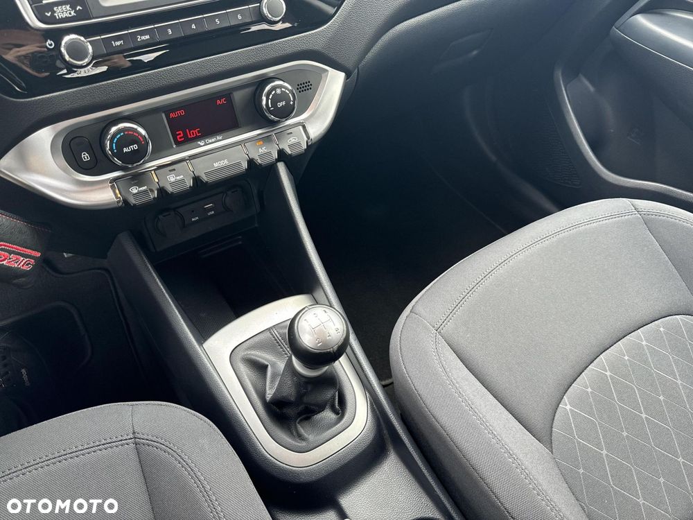 Kia Rio - 15