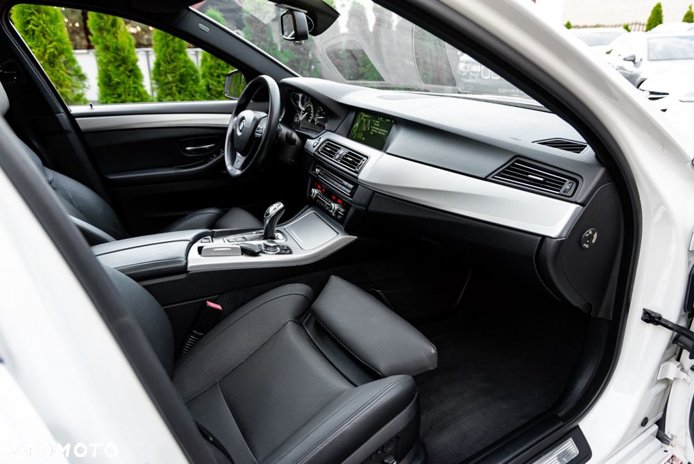BMW Seria 5 M550d xDrive Sport-Aut - 24