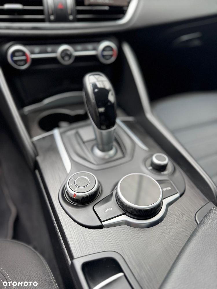 Alfa Romeo Giulia 2.0 Turbo Business - 14