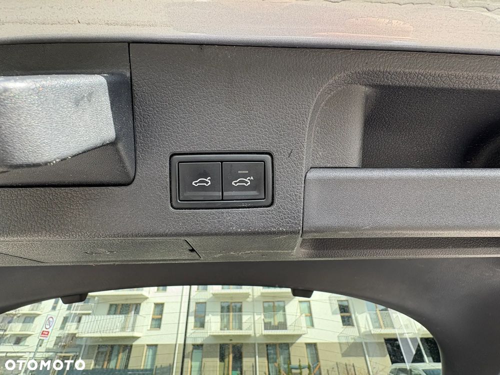 Volkswagen Arteon 2.0 TDI SCR R-Line DSG - 12