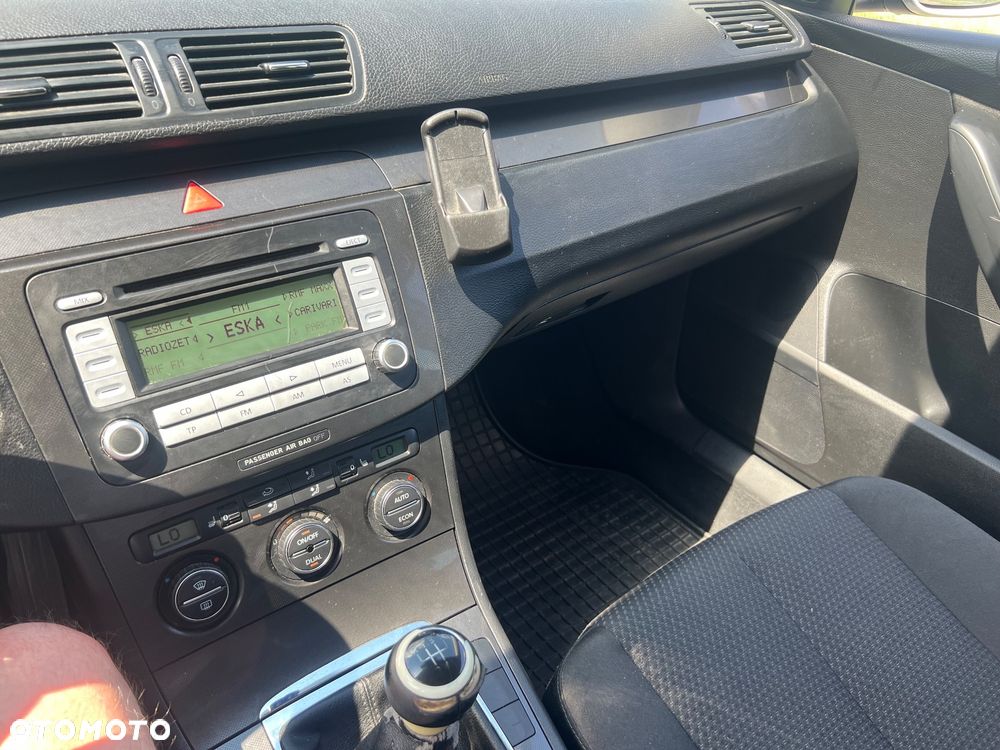 Volkswagen Passat 1.6 Family - 16