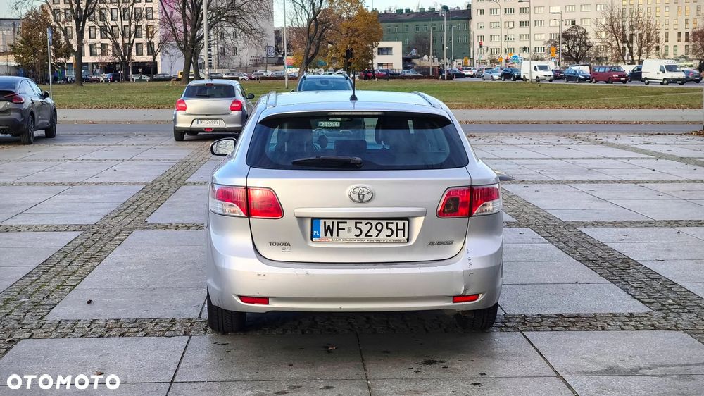 Toyota Avensis 2.0 D-4D Luna - 8