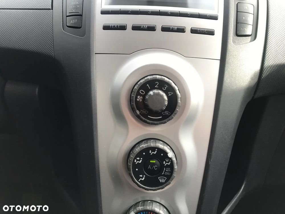 Toyota Yaris 1.0 Terra A/C - 24
