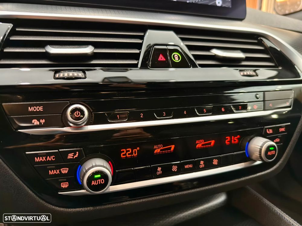 BMW 520 d Pack Desportivo M Auto - 25