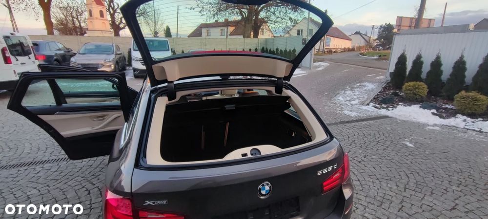 BMW Seria 5 525d xDrive - 21