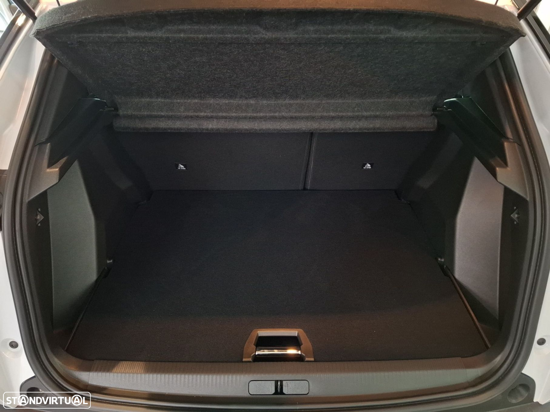 Peugeot e-2008 54 kWh Allure - 24