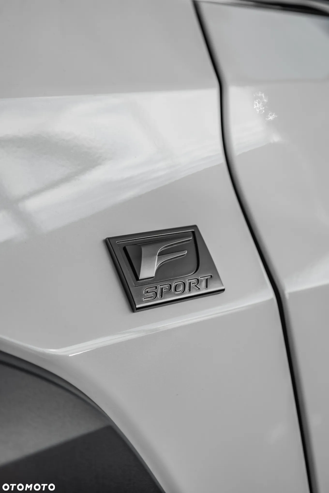 Lexus UX 300h F Sport Design AWD - 6