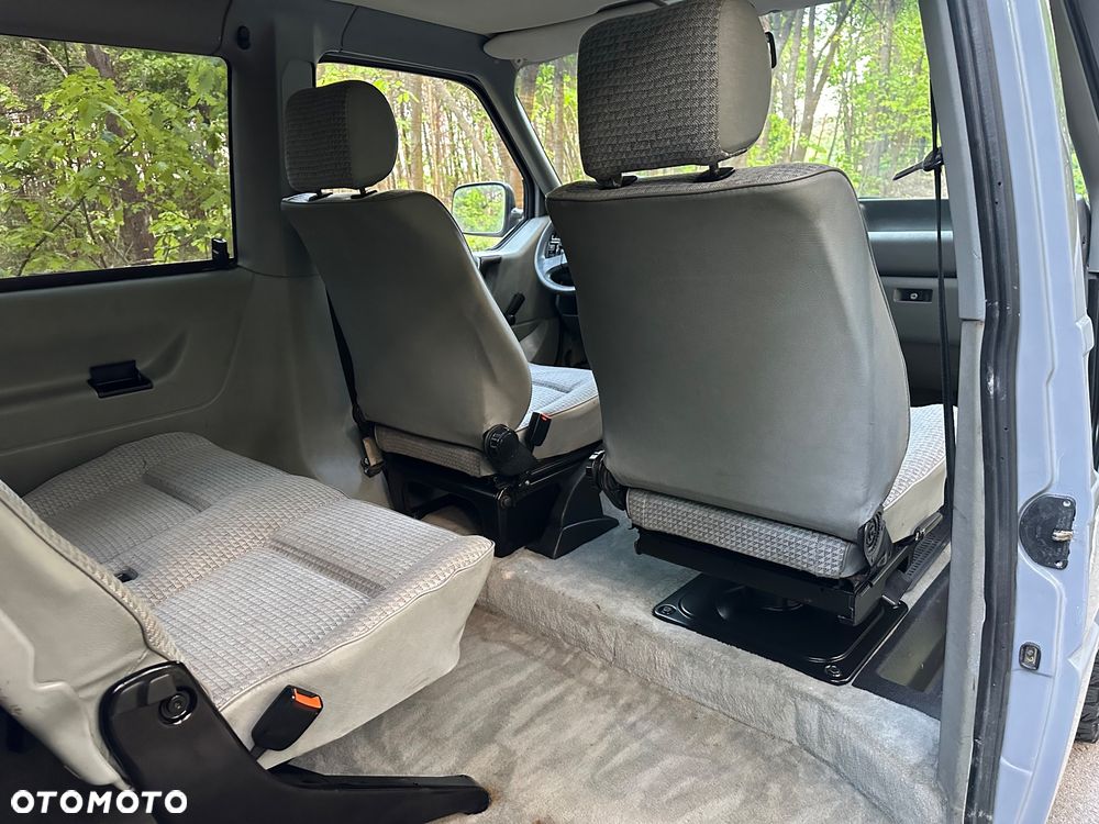 Volkswagen Caravelle GL - 13