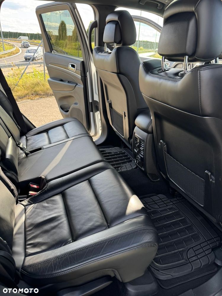 Jeep Grand Cherokee - 23