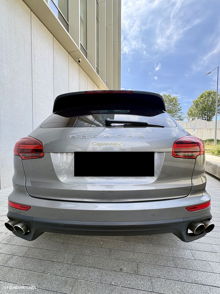 Porsche Cayenne S - 4