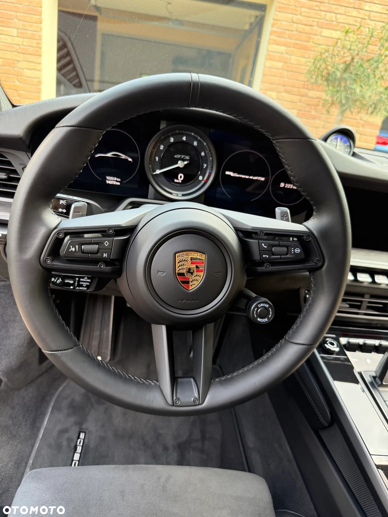 Porsche 911 Carrera 4 GTS - 16