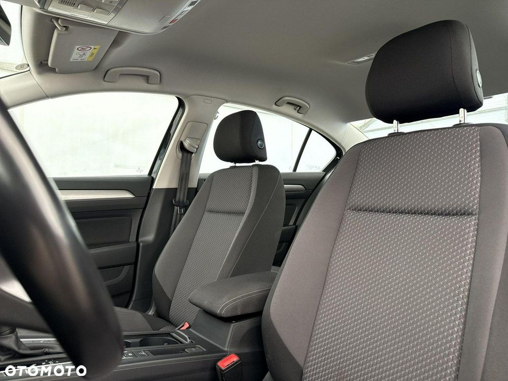 Volkswagen Passat 2.0 TDI EVO Essence DSG - 11