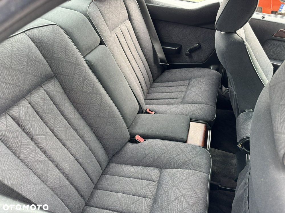 Mercedes-Benz Klasa E - 20