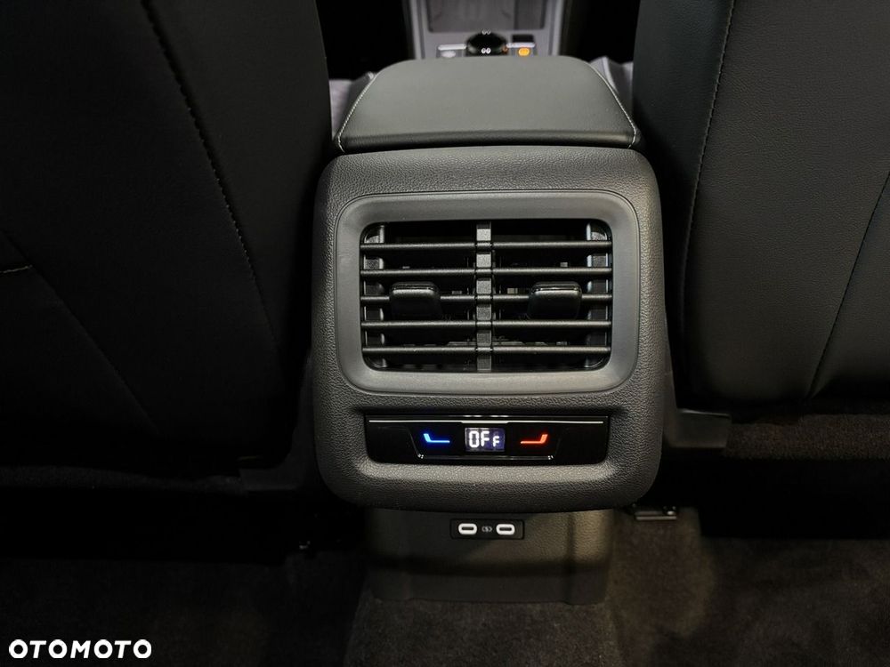 Volkswagen T-Roc 1.5 eTSI R-Line DSG - 17