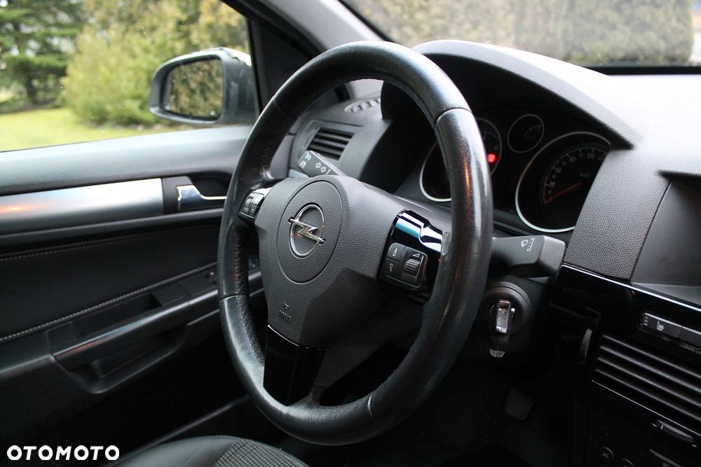 Opel Astra 1.7 CDTI DPF Innovation 110 Jahre - 24