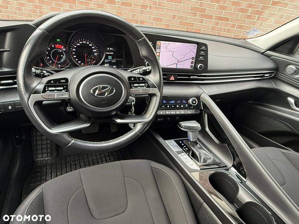 Hyundai Elantra 1.6 Smart CVT - 14