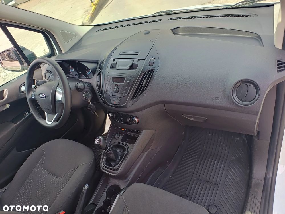 Ford Transit Courier - 9