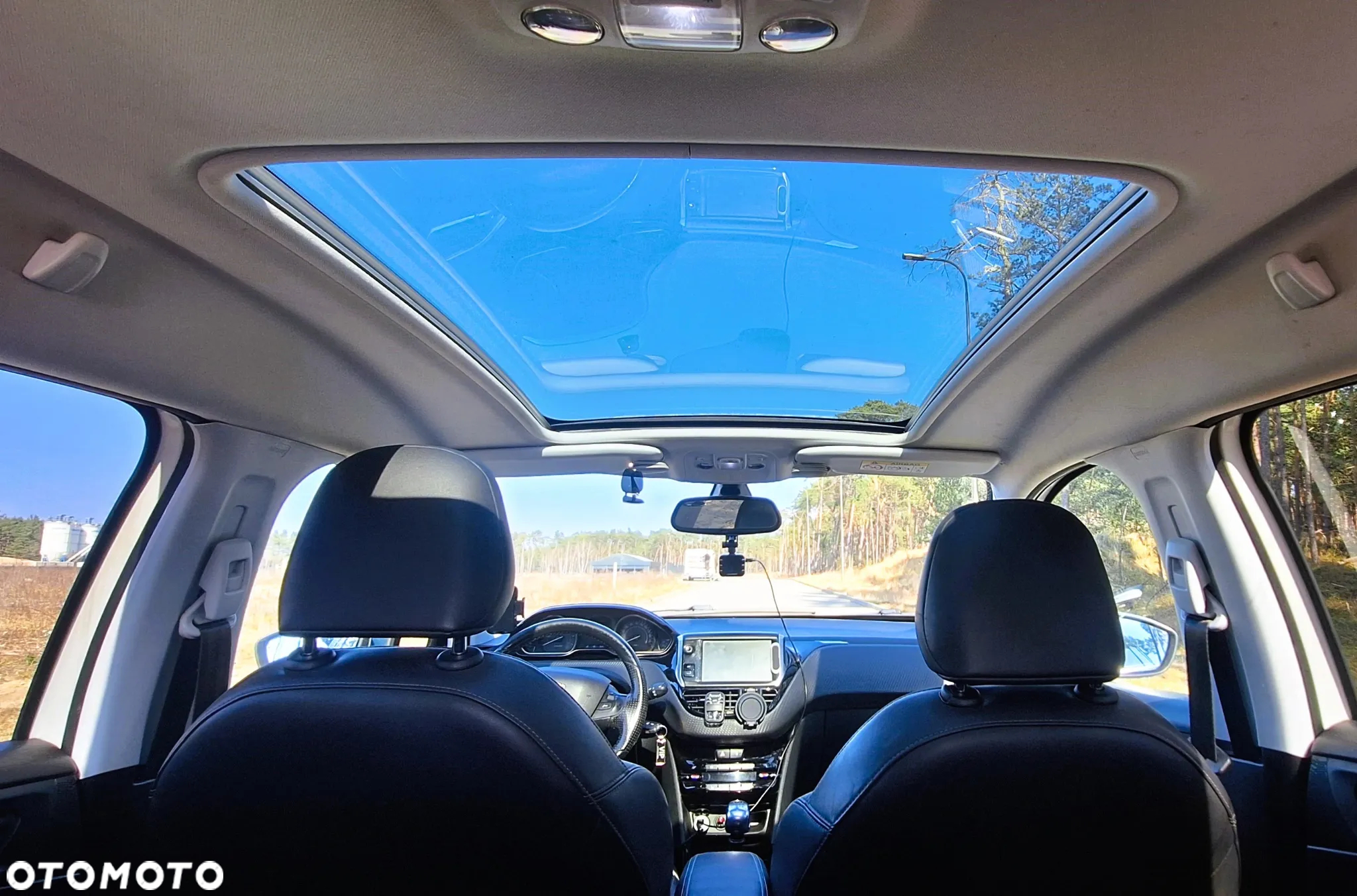 Peugeot 2008 1.2 Pure Tech Allure S&S - 12