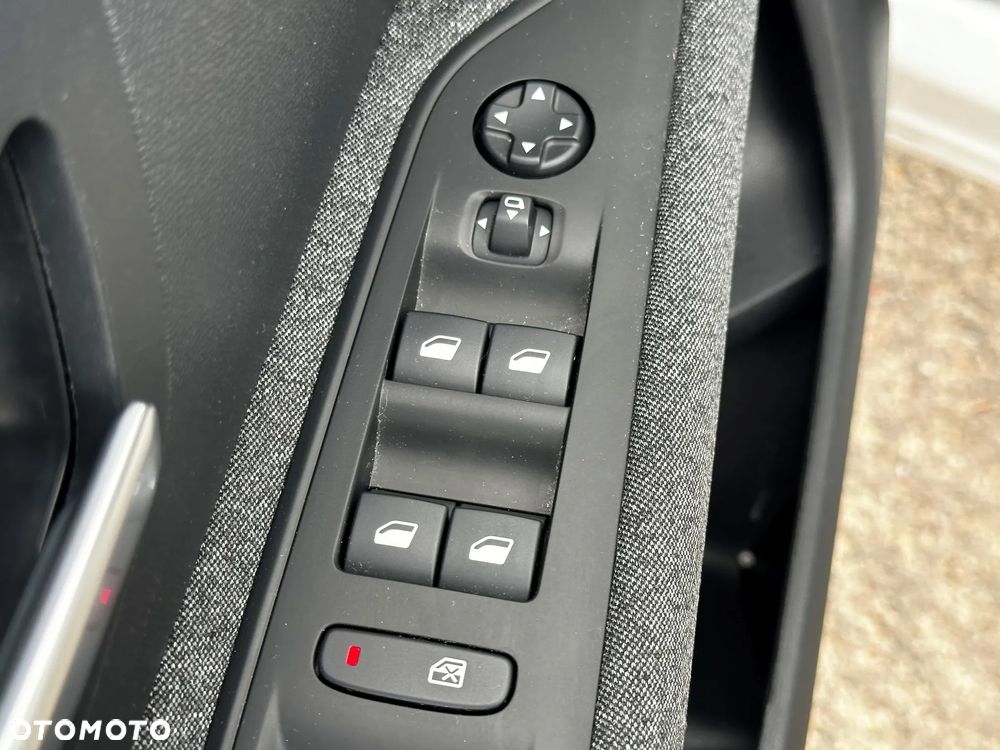 Peugeot 3008 PureTech 130 Stop & Start GPF EAT8 Active Pack - 24