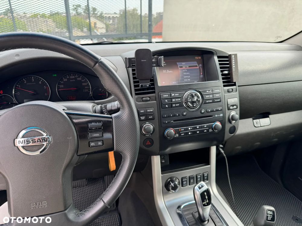 Nissan Navara 3.0 D V6 Platinum Long EU5 - 10